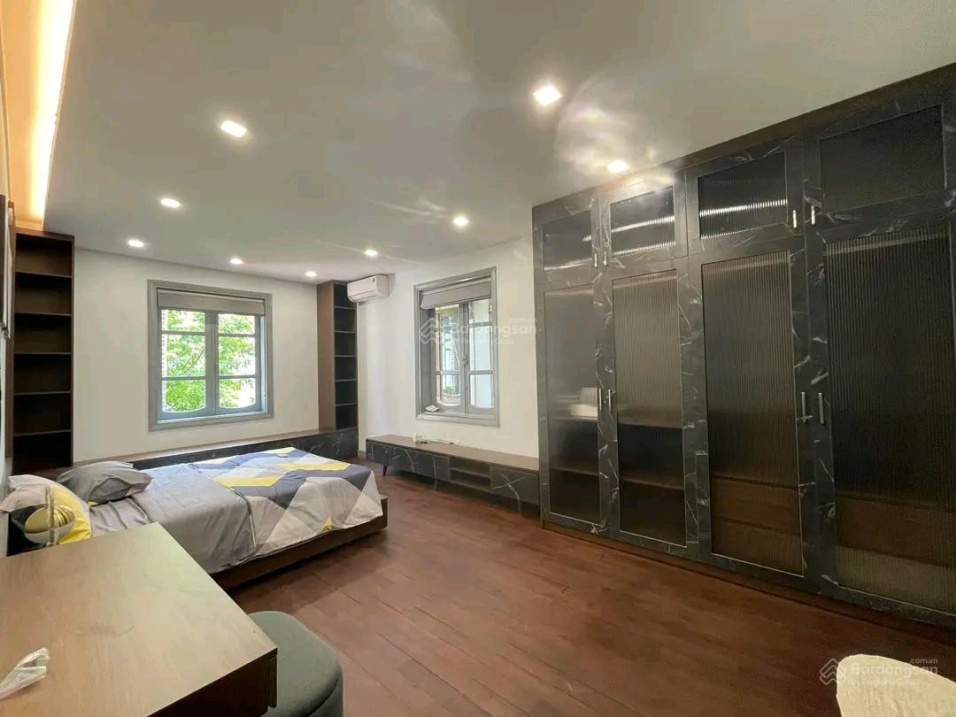 Bán villa vip tại Tô Ngọc Vân, 120m2, 5 tầng, MT 8m, gara, khu vực dành cho quan chức ở, 33,8 tỷ