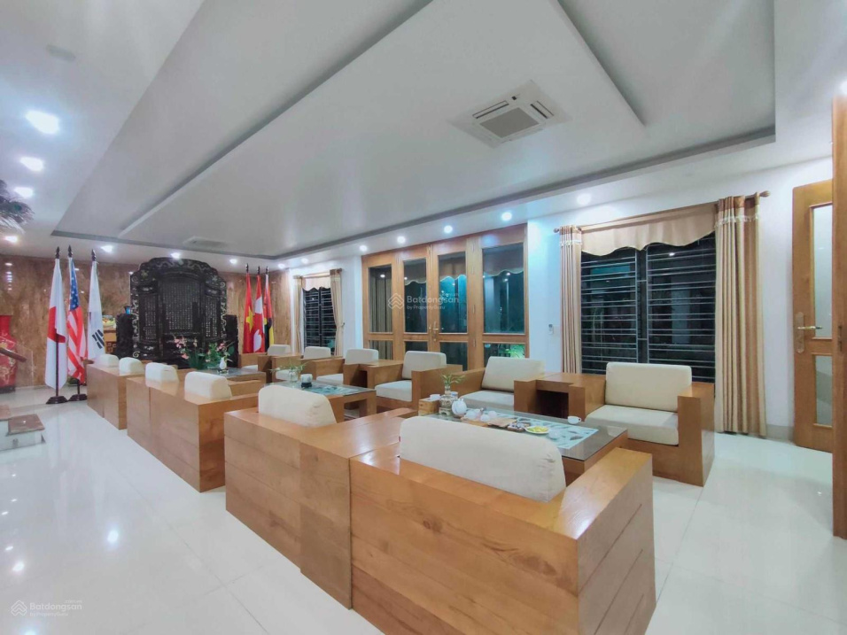 Biệt Thự Tây Nam Linh Đàm Hoàng Mai 220m 5T MT 11m 32tỷ thang máy KD Văn Phòng. LH: 0397 194 848