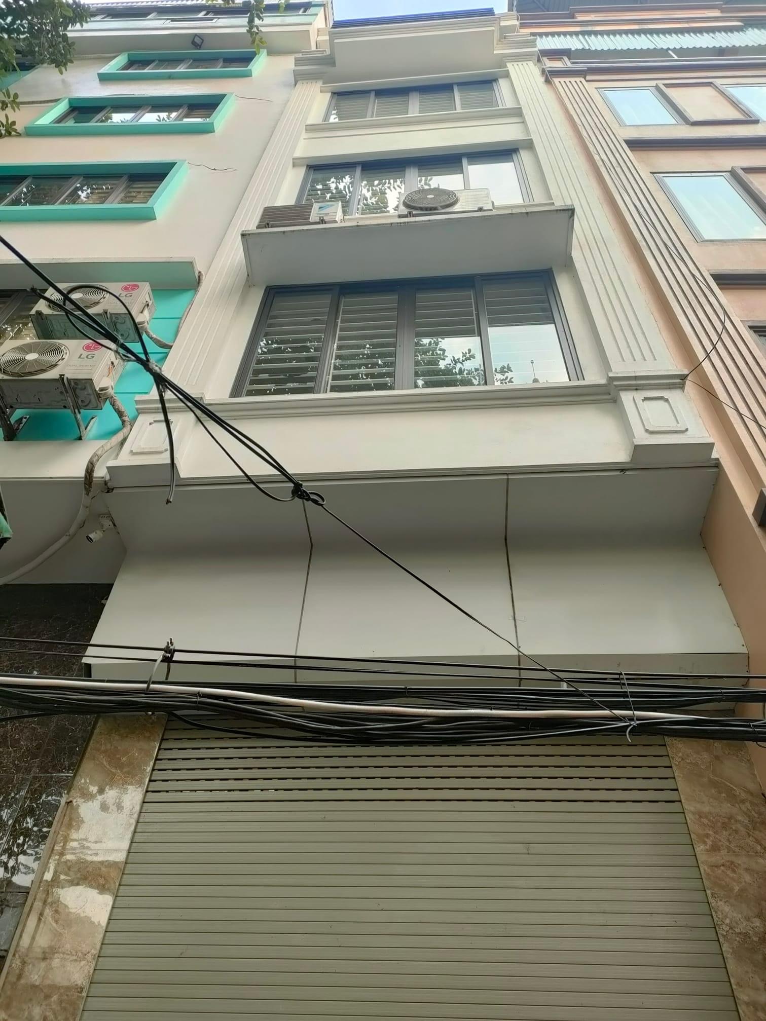 Hoàng Quốc Việt, Cầu Giấy nhỉnh 7 tỷ, 33mx6T ô tô đỗ cửa, gara, full nội thất xịn xò.