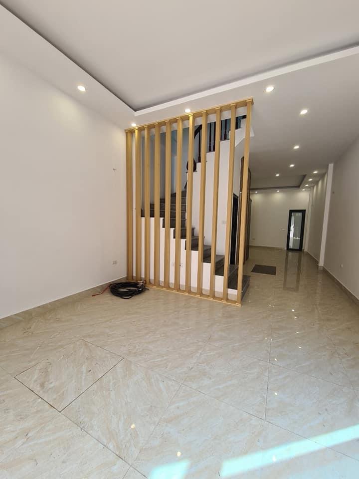 Bán nhà gần Công Viên Cầu Giấy 40m2, 4 tầng, 4 ngủ, nhà đẹp về ở luôn. Nhỉnh 4 tỷ.