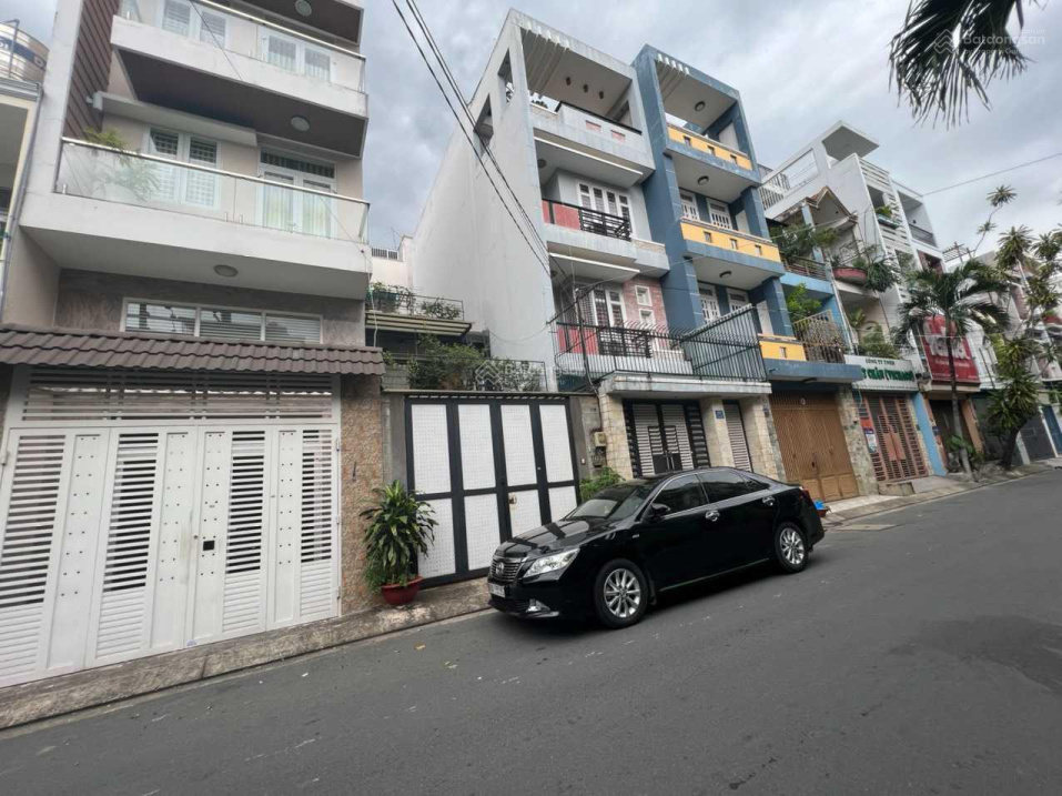 CC Bán gấp dãy nhà trọ Dương Quảng Hàm P6 Gv. Hẻm 6m. DT: 8,6*22m Cấp 4. Giá 14,4 tỷ thương lượng