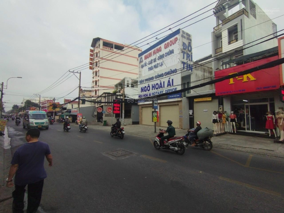 CC CẦN BÁN NHÀ MẶT TIỀN Thống Nhất P11 Gò Vấp. DT: 5*25m. Cấp 4. HĐT 30tr/1 tháng Gía 19 tỷ TL