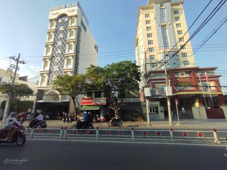 CC Cần bán gấp nhà mặt tiền Phan Huy Ích P15 Tân Bình. Dt: 17*45m. Gía 72 tỷ thương lượng chính chủ