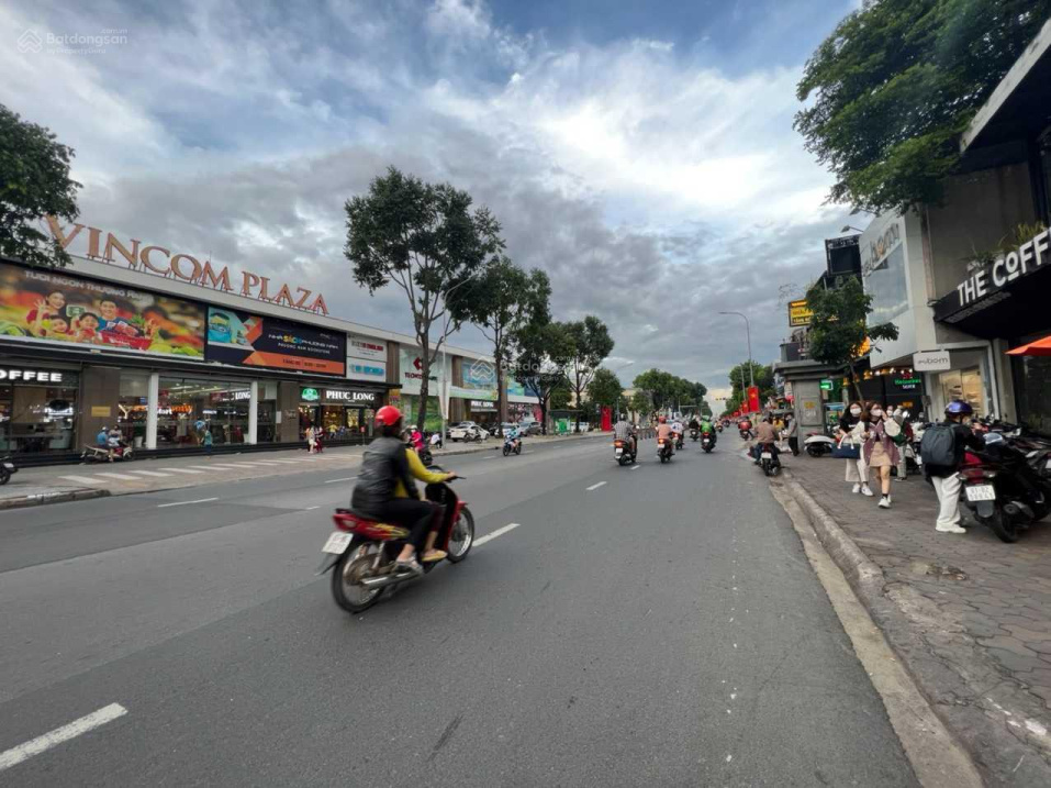 CC bán gấp nhà góc 2 mặt tiền Cây Trâm P8 Gò Vấp. HĐT 45tr/1 tháng. DT: 7*22m 3 lầu. Gía 22 tỷ TL