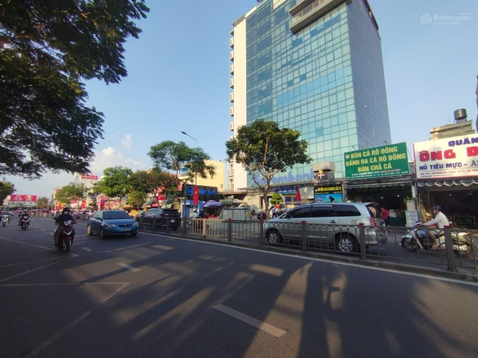 CC cần bán gấp trong tuần nhà mặt tiền Phan Văn Trị P. 5 Gò Vấp. DT: 14*28m, cấp 4. Gía: 59 tỷ TL