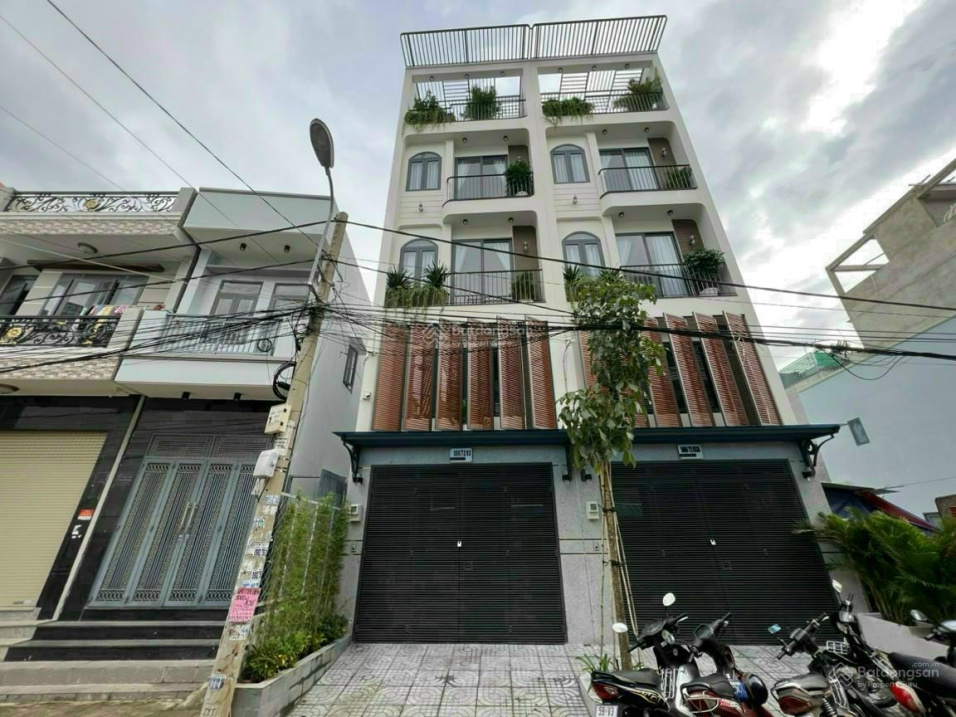 CC cần bán nhà (bên cạnh đại học Văn Lang gần siêu thị Emart) Nguyễn Thái Sơn P5 GV. Giá: 8.950 tỷ