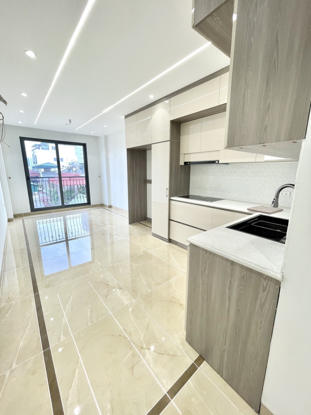 Bán gấp nhà phố Thái Hà, 8 tầng, thang máy, ô tô, kinh doanh, giá 13.8 tỷ.