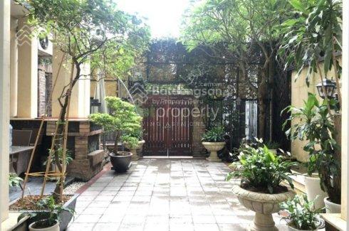 Cần bán biệt phủ sân vườn trong lòng Hồ Tây, 2 mặt tiền, view hồ - DT 315m2, 152 tỷ