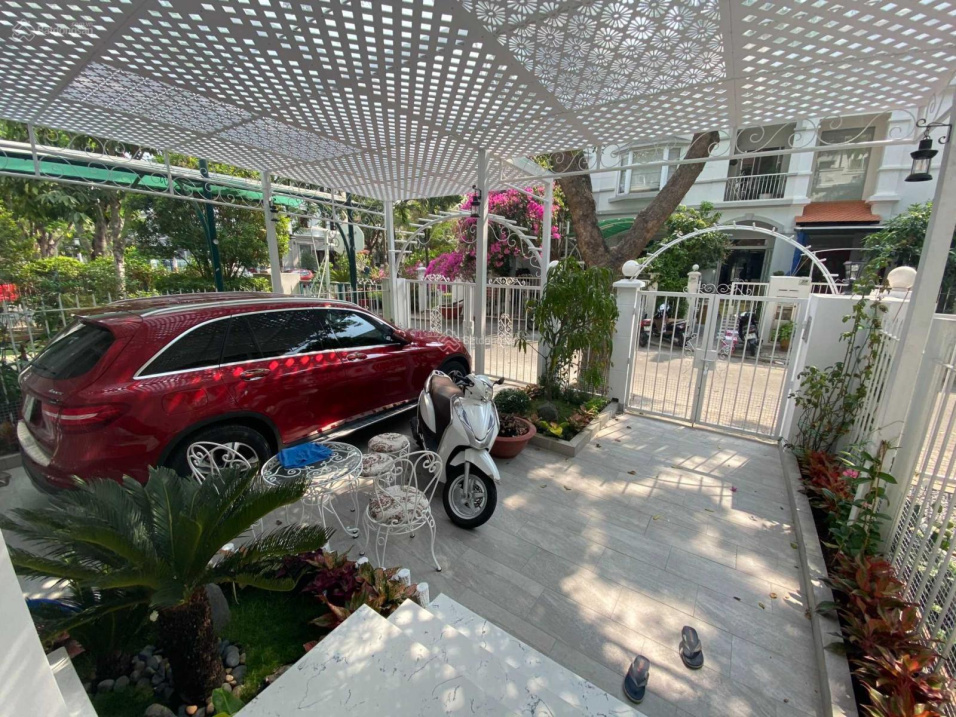 Cần bán biệt thự liên kế vườn để mua nhà lớn hơn, nhà đẹp giá tốt