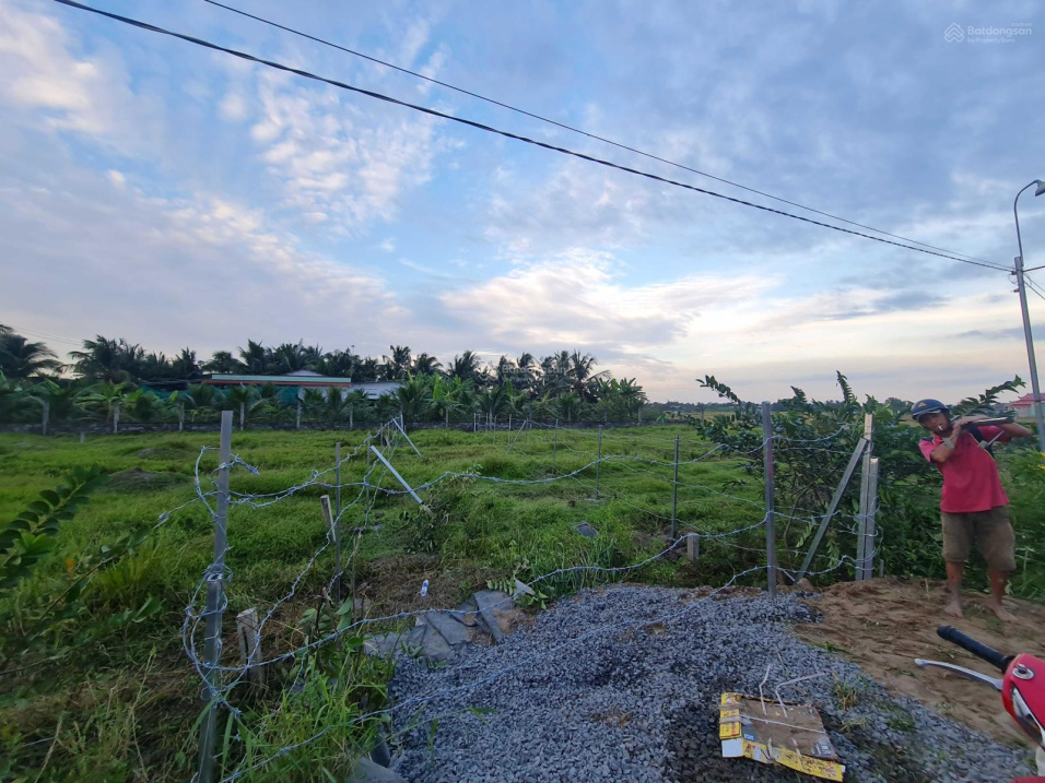 Cần bán đất full thổ cư dt 150 m2 gần khu công nghiệp Tân Hương