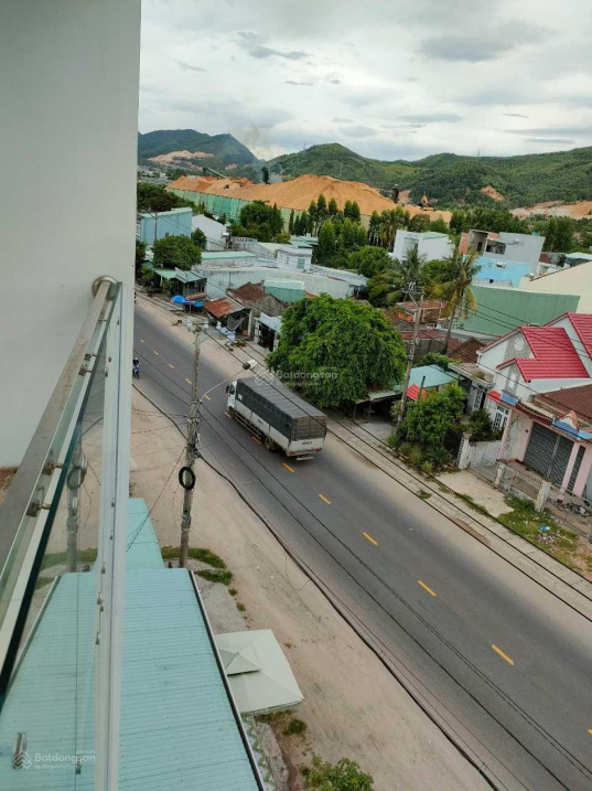 Cần bán khách sạn mặt tiền Quốc lộ 1A, kết cấu nhà 4 tầng. Diện tích sử dụng 600m2 có 19 phòng