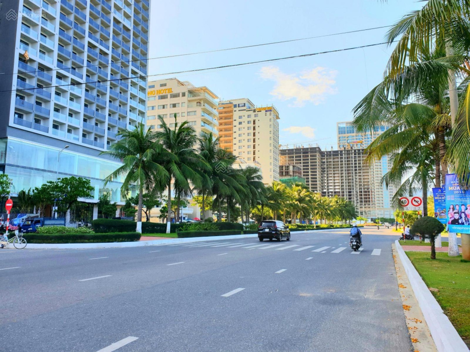 Cần bán nhanh toà khách sạn 4* mặt tiền biển Võ Nguyên Giáp, vị trí đẹp nhất. LH: 0766 643 666 Nhân