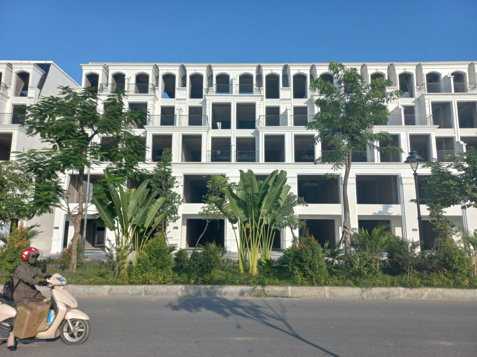 Chính chủ bán căn liền kề 19 hướng Đông Nam, giá 8, x tỷ cả nhà, xây 5 tầng thiết kế mới