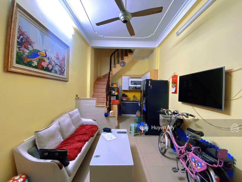 Chính chủ bán nhà phân lô ô tô Nguyễn Khang, Cầu Giấy 29m, ngõ thông, view sân chơi, nhỉnh 3 tỷ