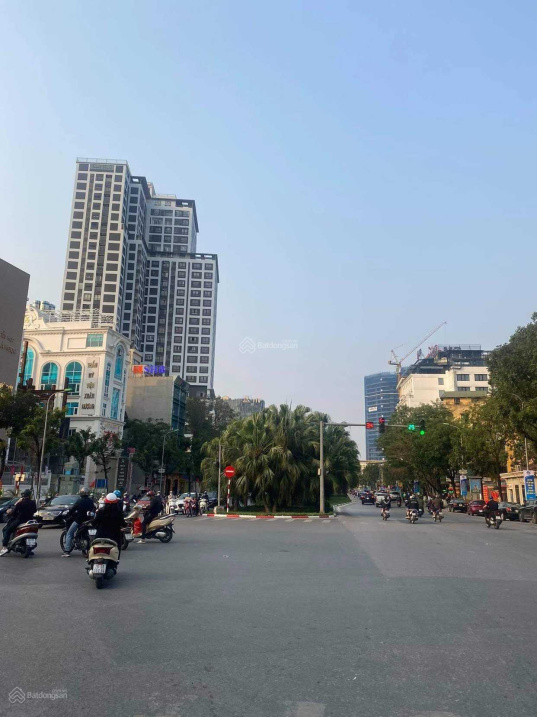 Chính chủ bán tòa văn phòng 6 tầng - 130m2 mặt phố Võ Chí Công - đối diện dự án của Vinhomes