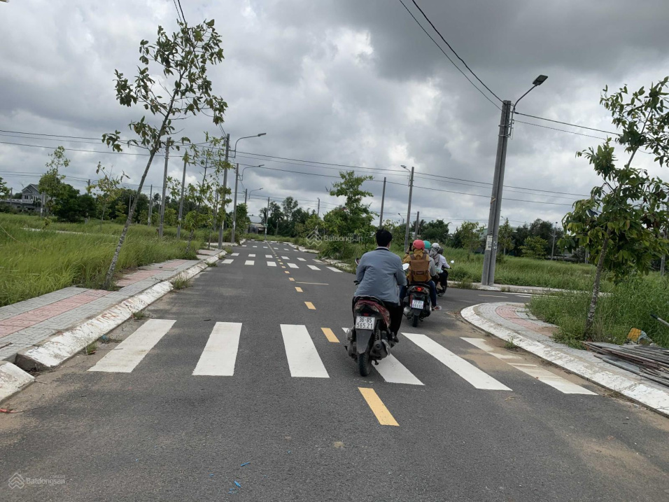 Chủ kẹt tiền đóng lãi ngân hàng cần bán gấp lô đất 100m2 ở KDC Thuận Đạo Residence, giá 1tỷ050, SHR