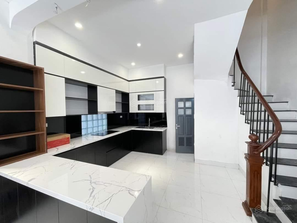 Cực hiếm nhà Trung Kính - Cầu Giấy DT 35m2, giá 3.85 tỉ, nhà mới khách về ở luôn, tiện ích vô vàn