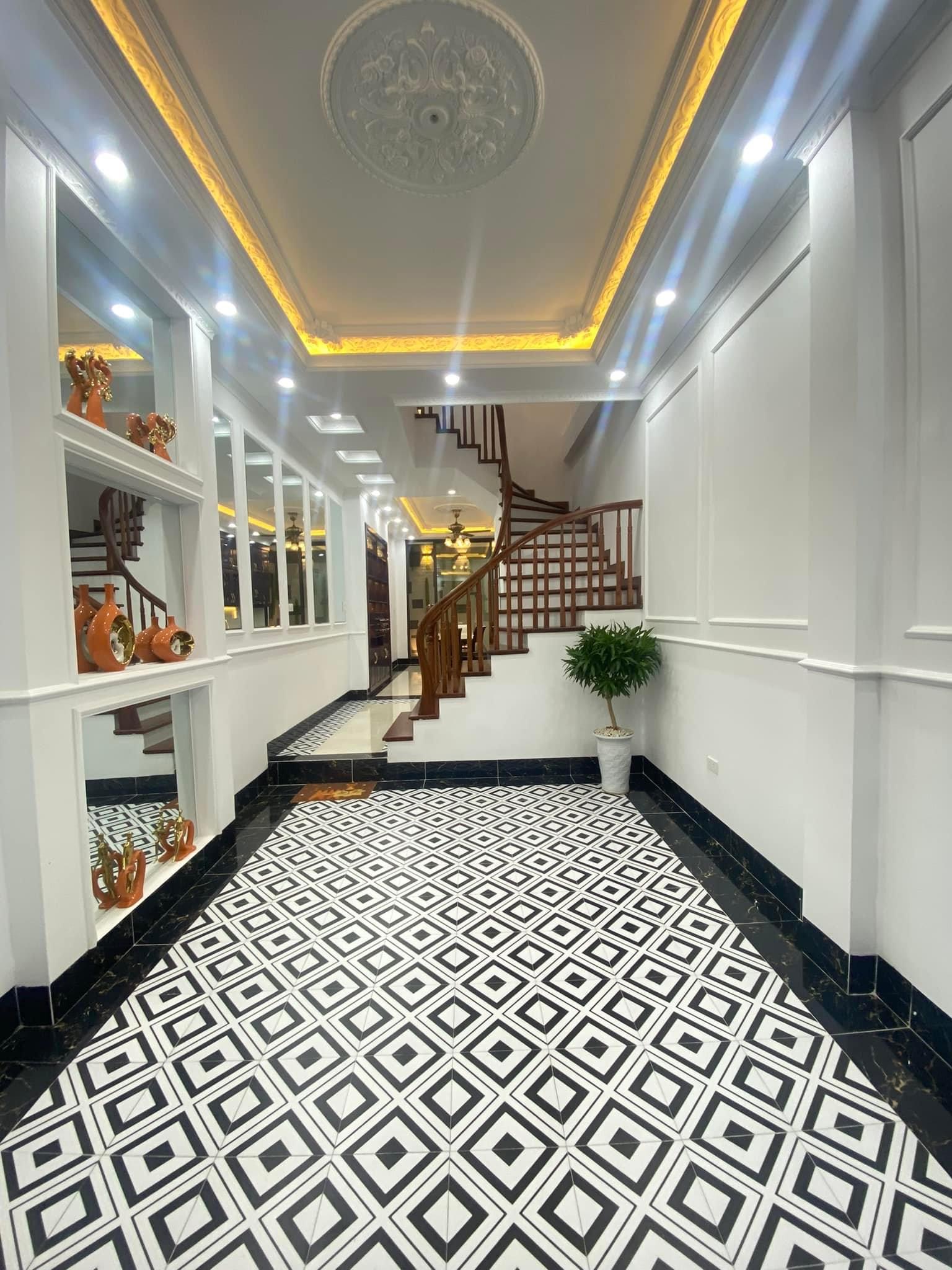 Trung tâm Đống Đa - 30m ra ô tô - Ngõ ba gác tránh - Nội thất cao cấp - Nở hậu