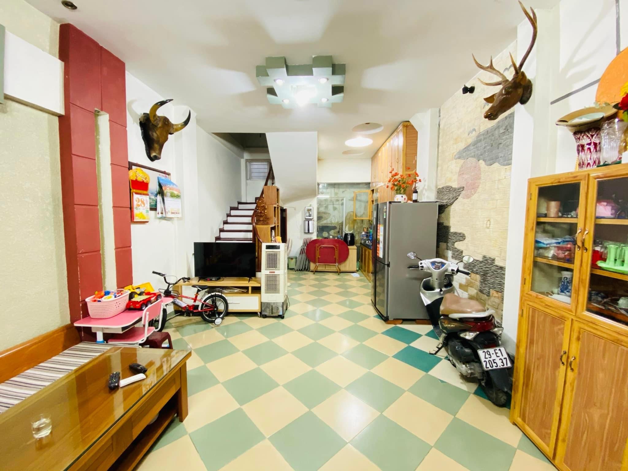 Siêu Phẩm Đống Đa - Chùa Láng, Nhà Đẹp 2 Thoáng, Full Nội Thất, Gần Ô Tô Chỉ Hơn 5 tỷ.