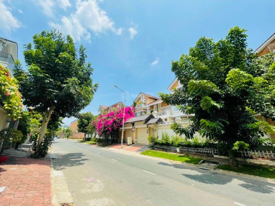 Định cư nước ngoài bán gấp biệt thự Nam Phú Villas 45tỷ nhà 2 mặt tiền (view sông) miễn trung gian