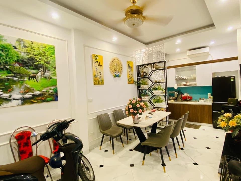 Hơn 4 Tỷ, Trung Tâm Đống Đa, 20m Ô Tô, Mặt Ngõ Quốc Tử Giám- Lương Sử, Full Nội Thất.