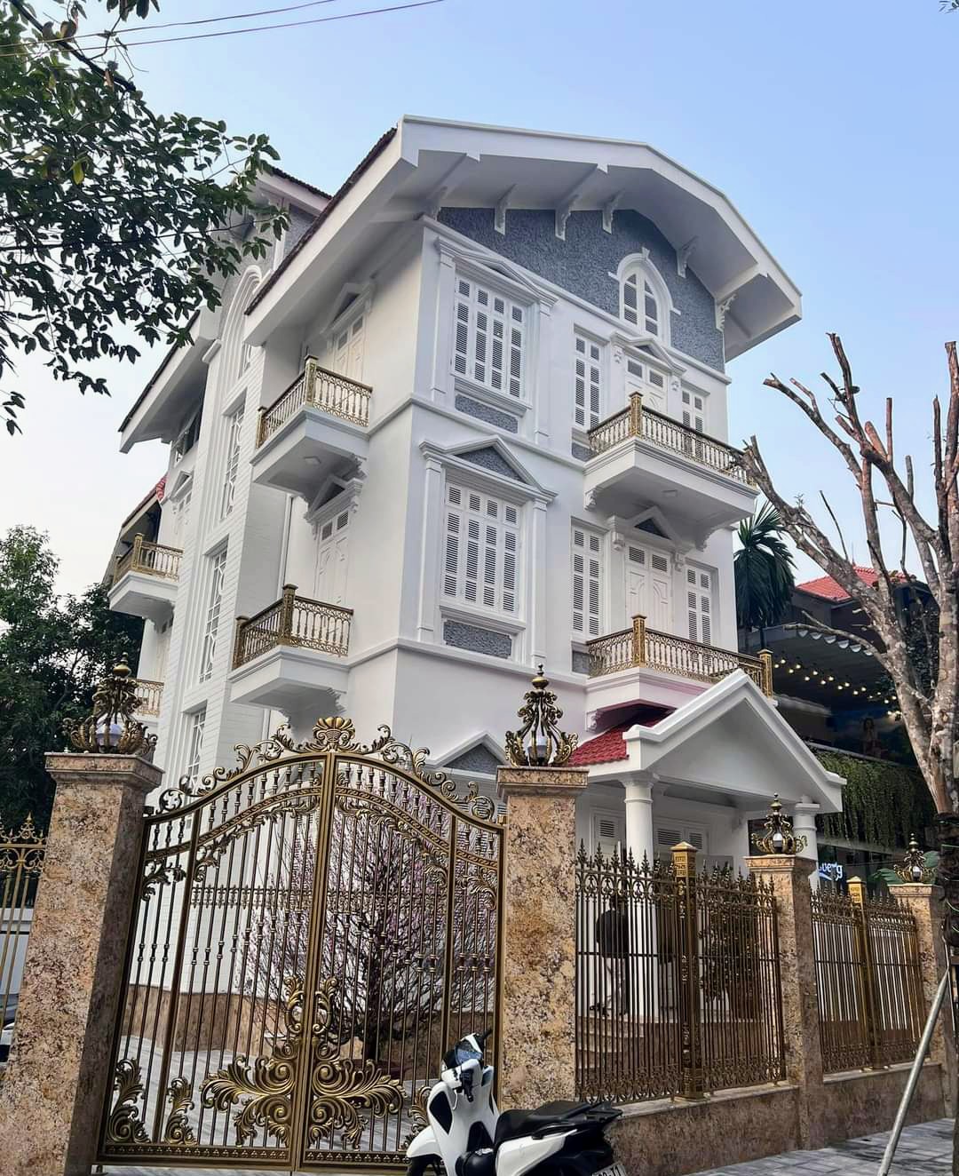 BÁN BIỆT THỰ PHỐ quận Cầu Giấy, 300m2 - lô góc, ở đẳng cấp, KINH DOANH ĐA DẠNG.