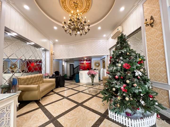 MẶT PHỐ CỔ-VỊ TRÍ KIM CƯƠNG - 7000 USD/ THÁNG DT 104M x 8 Tầng, MT 5.4M. GIÁ THOẢ THUẬN Thiết kế : Tầng 1 : Lễ Tân. Tầng lửng : restaurant . Tầng 3 : gồm 3 p