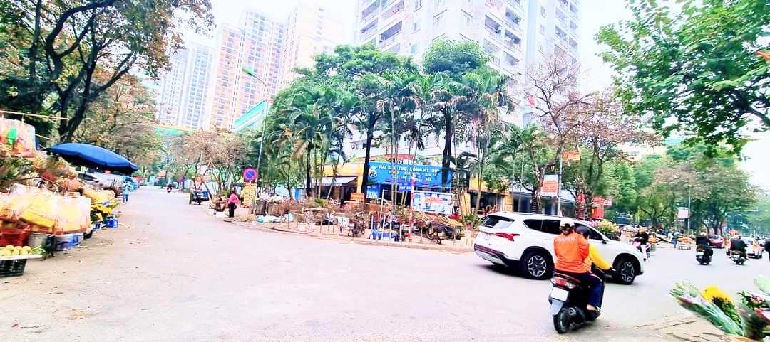 Mặt phố hồ tùng mậu kinh doanh bất chấp,vỉa hè 2 bên,ô tô tránh đỗ 150m2x4 tầng,mt 5m chào giá 30 tỷ