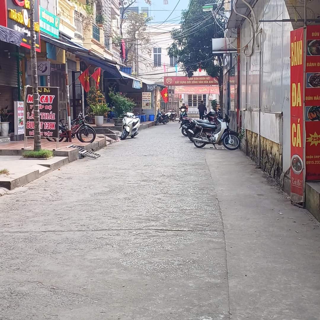 NHÀ ĐẸP LÊ VĂN HIẾN, NGÕ TO NHƯ PHỐ, NỘI THẤT GỖ LIM, 36M2, MT 4,3M, GIÁ CHÀO 5,6 TỶ...