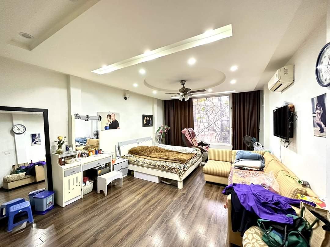 Bán nhà ngõ 97 Vọng Hà, quận Hoàn Kiếm 35m x 3 tầng. Giá chỉ 5.9 tỷ, Ở ngay.