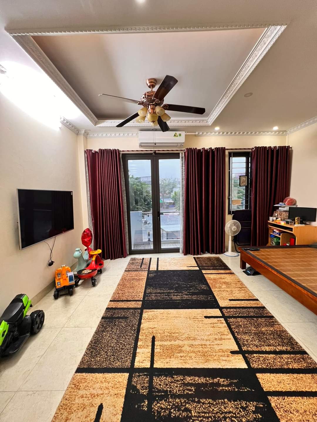 Bán gấp nhà mặt phố to Trần Khát Chân vỉa hè KD sầm uất lô góc 2 mặt tiền 52m Mt 5.2m