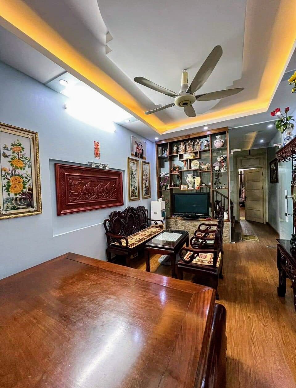 Bán nhà Khương Đình Thanh Xuân. Diện tích 55m2 xây 5 tầng, mặt tiền 4m. Gần phố, an ninh tốt. Giá 5,75 tỷ