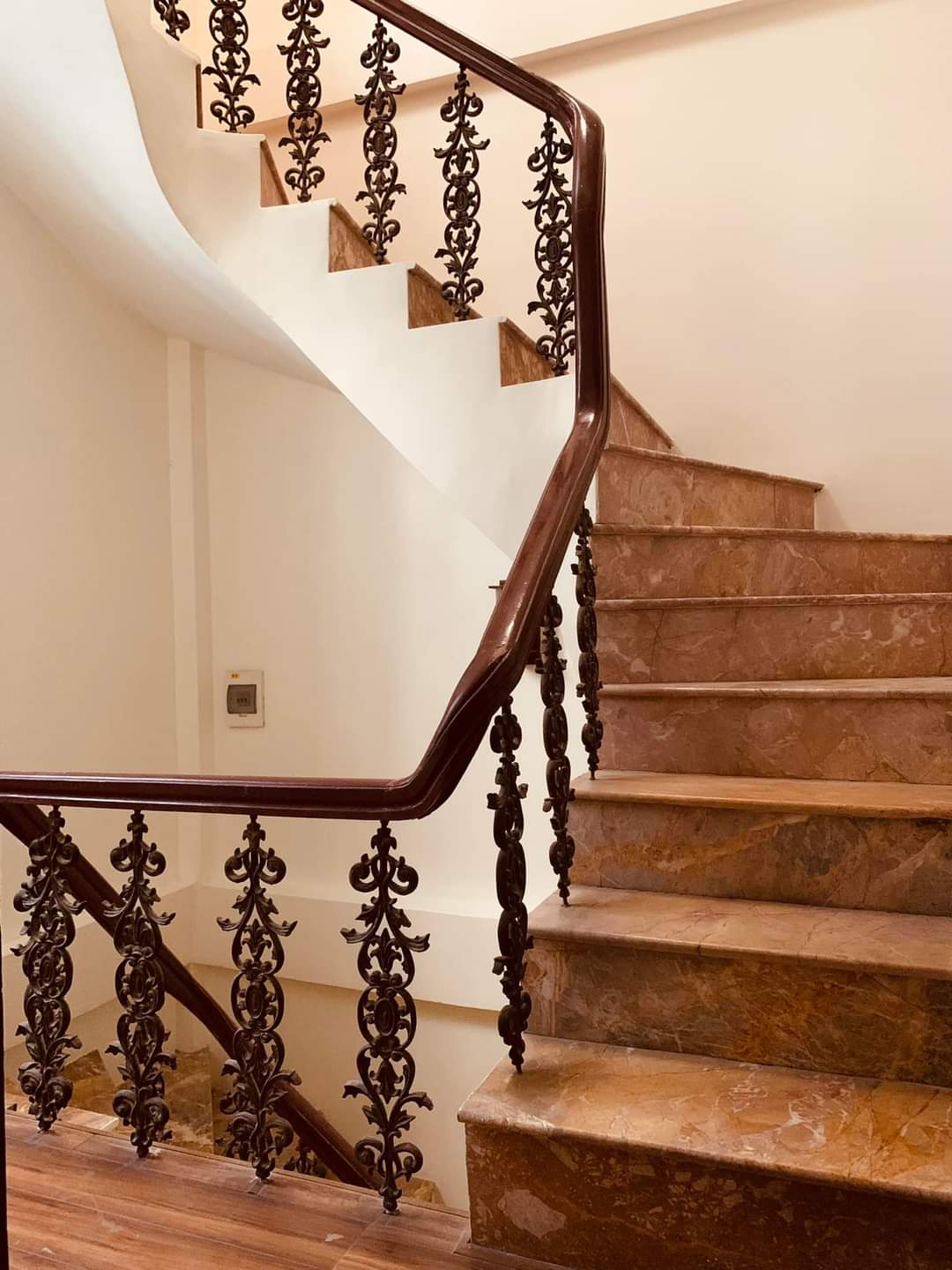 NHÀ 5 TẦNG 39 M2 LÊ DUẨN,HOÀN KIẾM NHÀ THIẾT KẾ ĐẸP