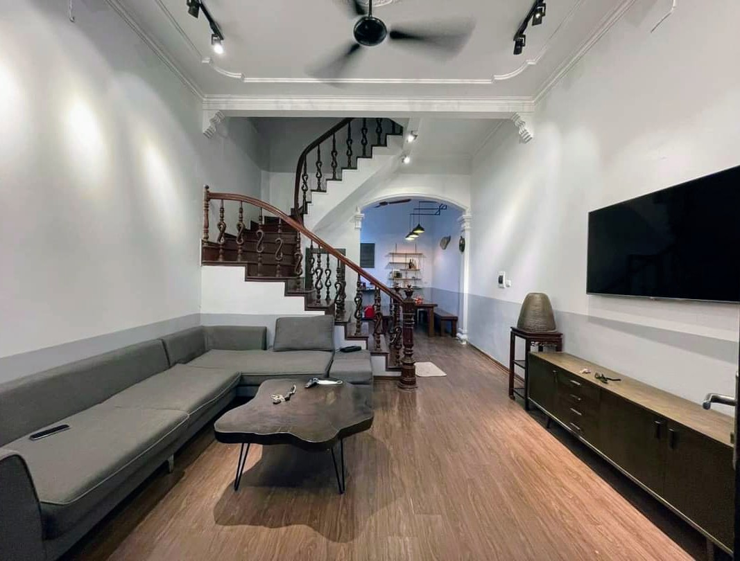 Bán nhà phố Định Công Thượng Hoàng Mai, diện tích 55m2 xây 4 tầng, mặt tiền 4,5m. Đường o tô tránh, ô tô vào nhà, dân trí, an ninh tốt. Giá 6,35 tỷ