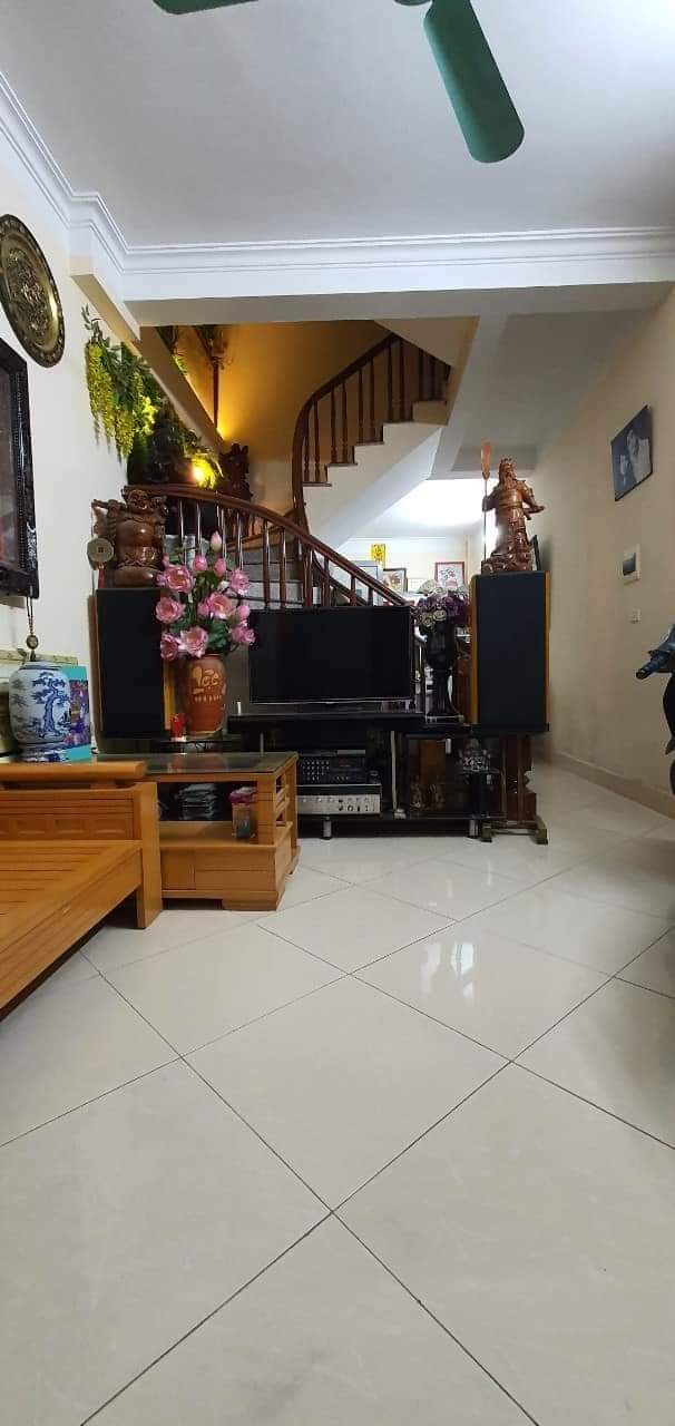 TRUNG TÂM QUẬN HOÀNG MAI, LÔ GÓC Ở LUÔN 3 TẦNG 37m2 có 1.9 tỷ