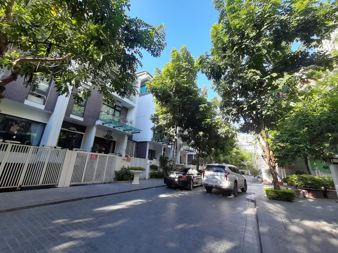 BÁN NHÀ MẶT PHỐ NGUYỄN HUY TƯỞNG - THANH XUÂN 196m2 - 5 Tầng - MT 9m - 49,5 Tỷ