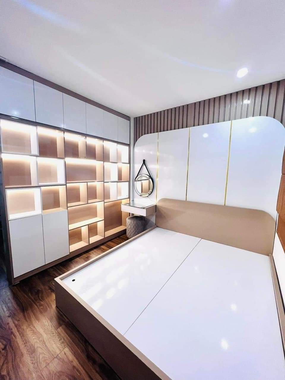 2.5 tỷ hộ khẩu Hoàn Kiếm, FULL NỘI THẤT, DT25m2 x4tầng, MT4.5m, Chỉ 2.5 tỷ,