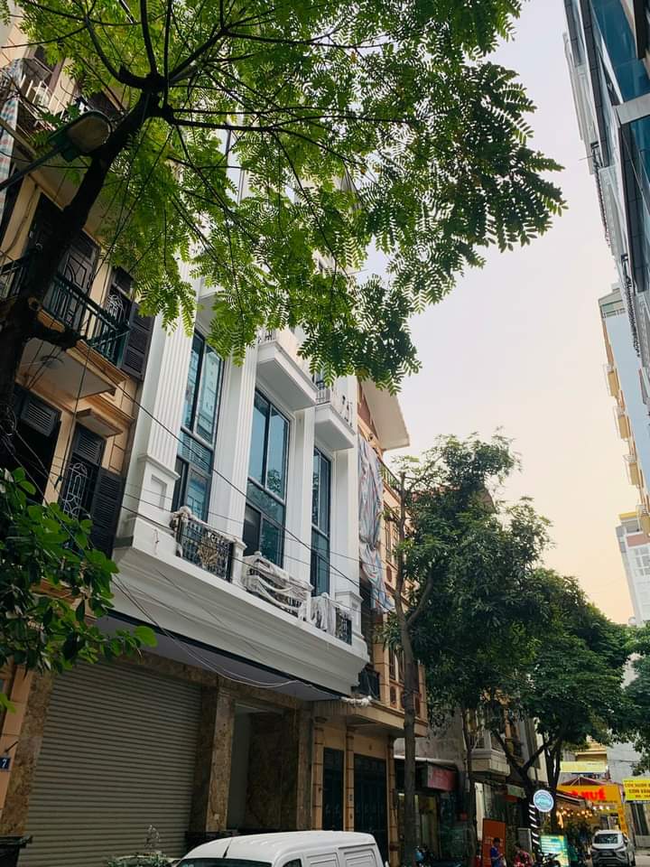 Bán Tòa Văn Phòng Mặt Phố Quận Cầu Giấy- 95m2 x 8T x 9m Mt – Giá Tốt