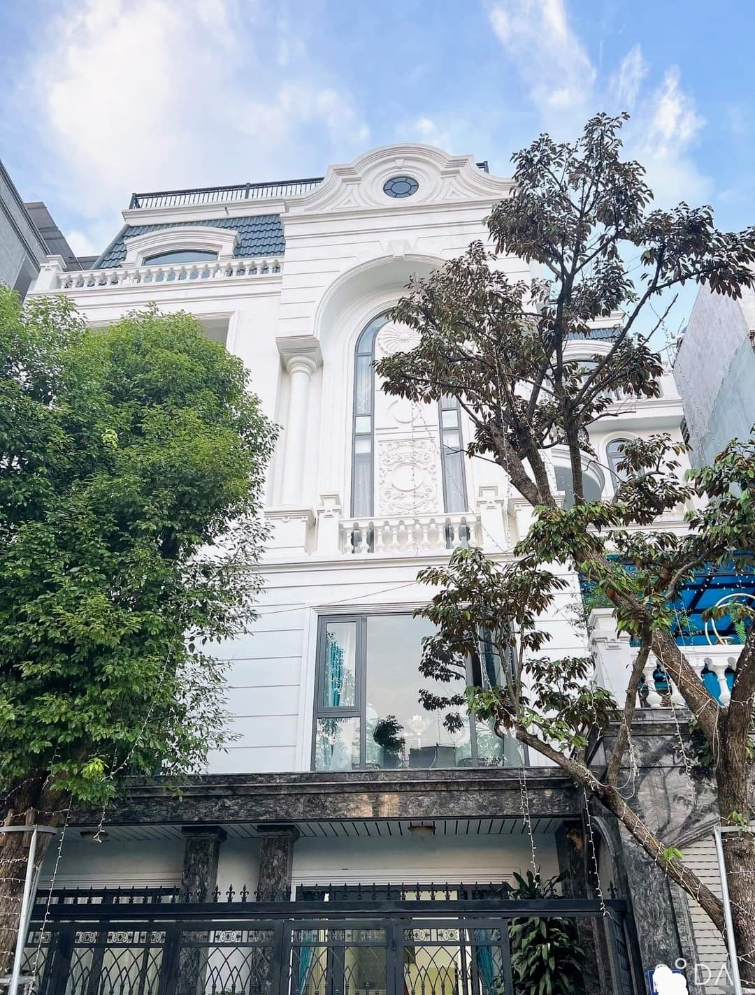 Bán nhà triệu đô, Bán BIỆT THỰ 175m2, 5 tầng, MT 14,5m trung tâm quận Thanh Xuân, gara, thang máy nội thất nhập khẩu