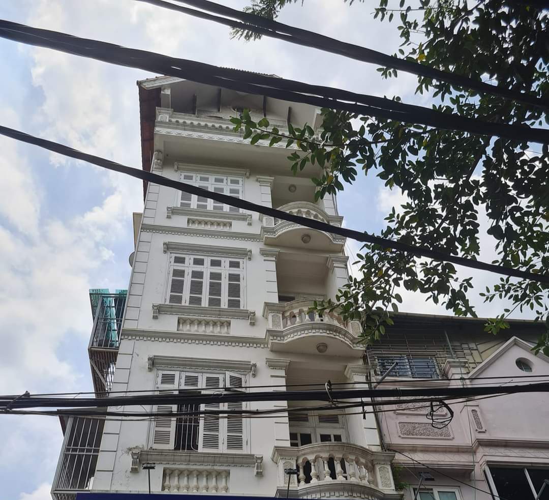 Mặt Hồ Tây, Phố Trích Sài 28m2, 5 tầng, vỉa hè, kinh doanh chỉ 12.8 tỷ, SĐCC,