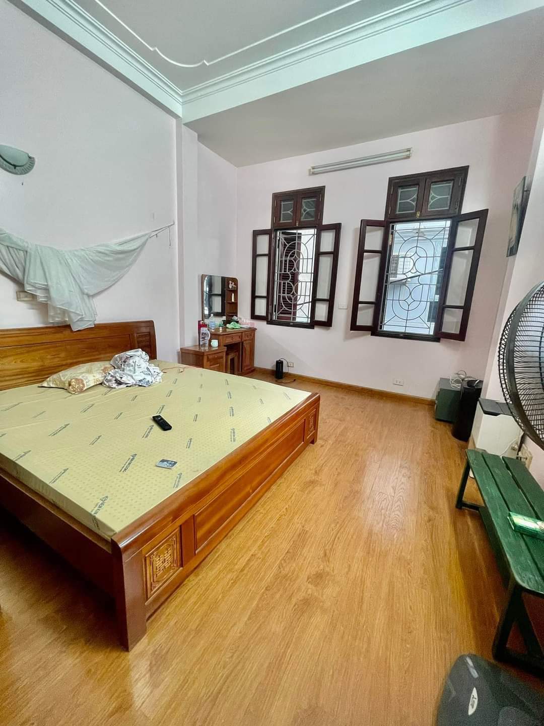 Bán nhà ngõ 595 Đường Lĩnh Nam, Quận Hoàng Mai 43m x 4 tầng, giá chỉ 4 tỷ.