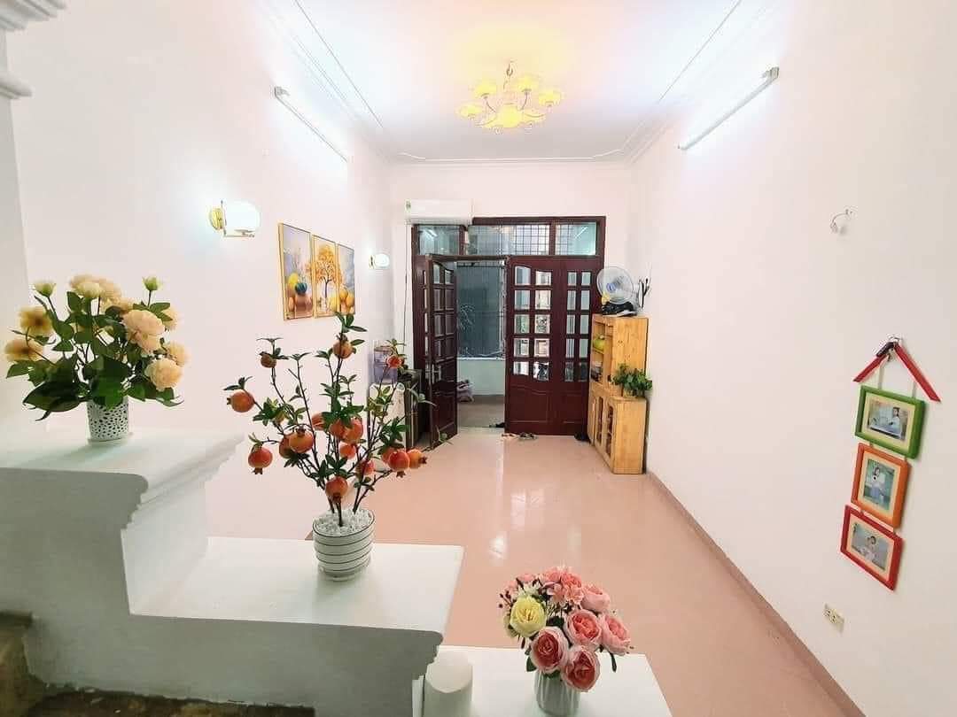 Bán nhà ngõ 419 Đường Lĩnh Nam, Quận Hoàng Mai 33m x 5 tầng, giá chỉ từ 3.2 tỷ.