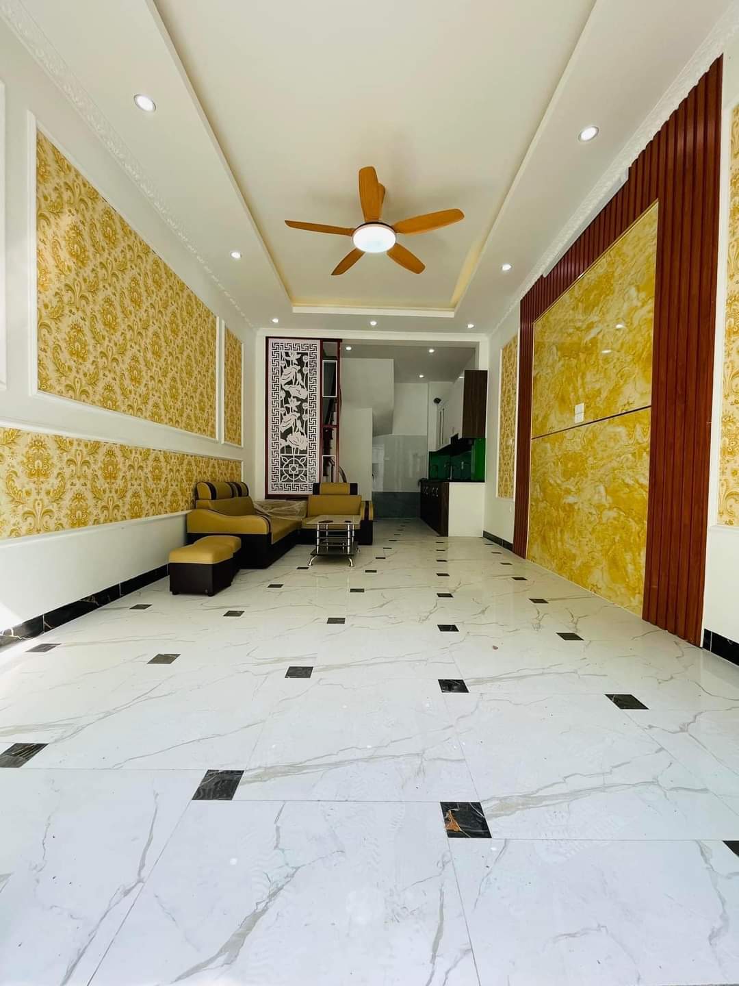 Nhà đẹp ngõ phố Thanh Lân Hoàng Mai.Diện tích 32m2,mặt tiền 3.6m.Xây 5 tầng đẹp long lanh.Giá chỉ 3tỷ 450 triệu