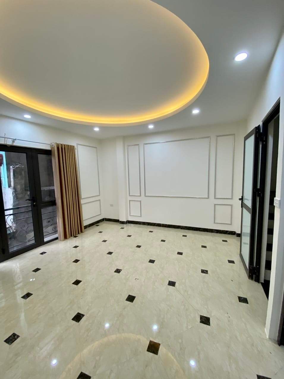 Bán nhà ngõ 582 Đường Lĩnh Nam, Quận Hoàng Mai 37m x 5 tầng, giá chỉ 3.3Naf tỷ.