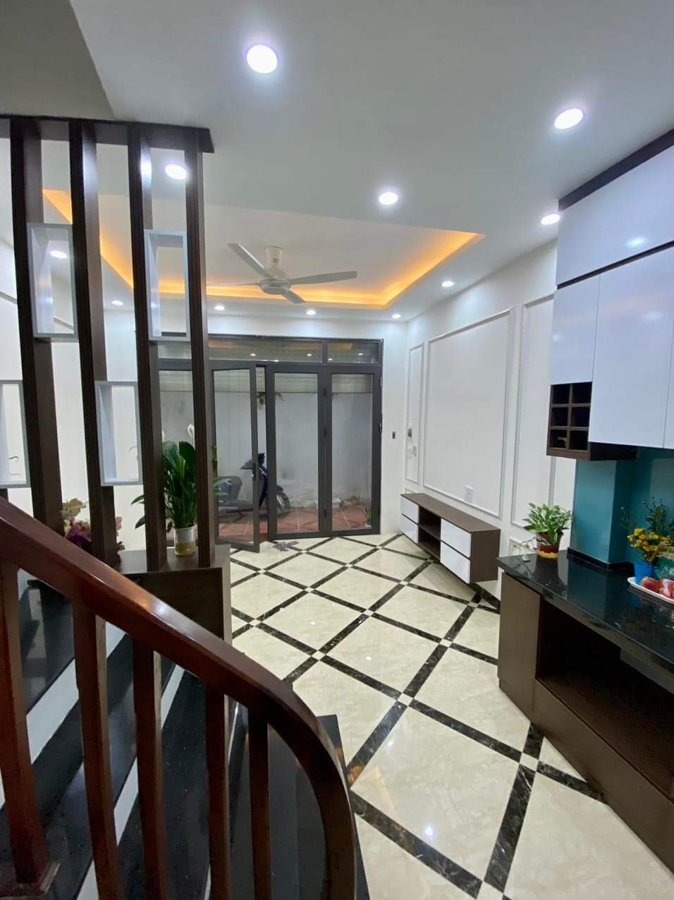 Bán nhà ngõ 649 Đường Lĩnh Nam, Quận Hoàng Mai 35m x 4 tầng, giá chỉ từ 3.4 tỷ.