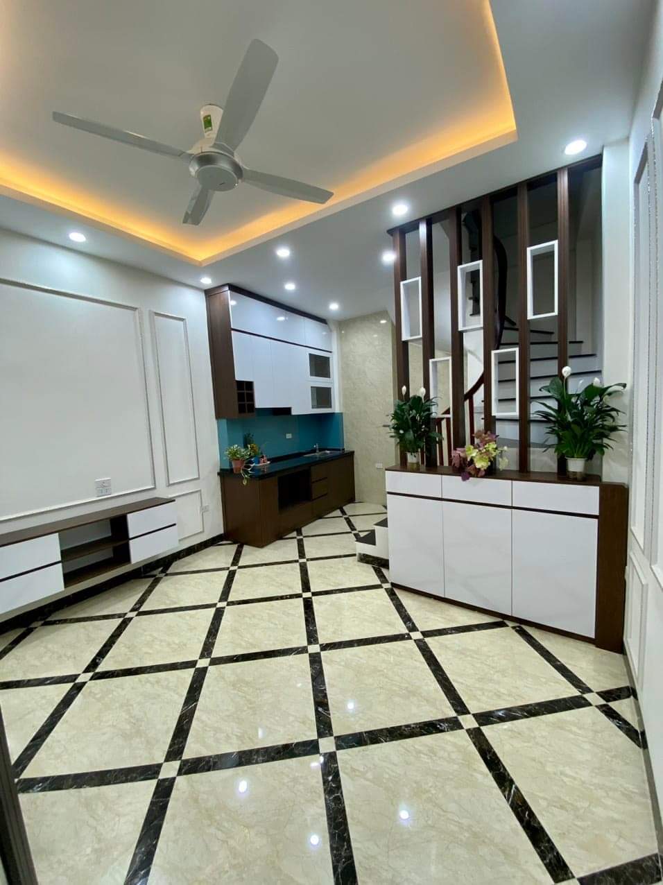 Bán nhà ngõ 50 Đường Lĩnh Nam, Quận Hoàng Mai 30m x 4 tầng, giá chỉ từ 2.3 tỷ.