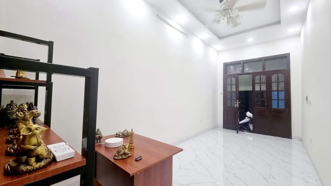 Bán nhà ngõ 2 Đường Lĩnh Nam, Quận Hoàng Mai 36m x 4 tầng, giá chỉ từ 3.3 tỷ.