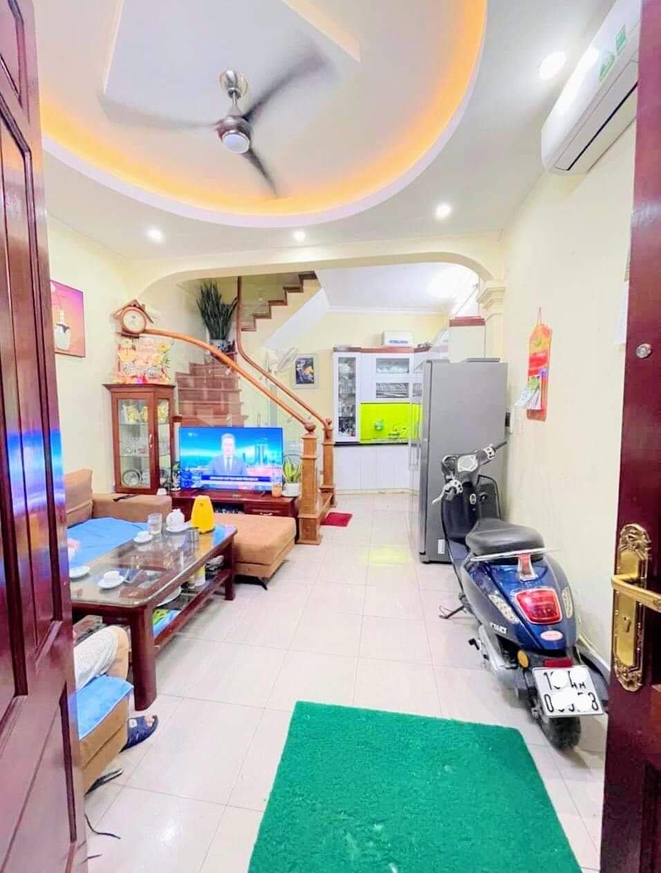 NHÀ ĐẸP Ở LUÔN LINH ĐÀM, HOÀNG MAI, diện tích 30m2, 5 tầng, MT 4,2m, cách Ô TÔ 10m. LH 0912929280m. l