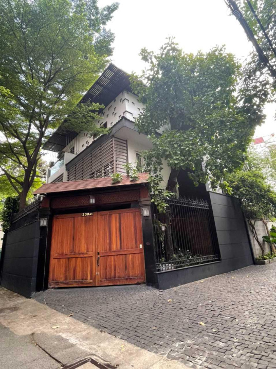 Hàng hiếm giá rẻ! Bán biệt thự Cư xá Đô Thành Quận 3. DT: 7.5x20m, nhà trệt 2 lầu ST giá 29 tỷ TL