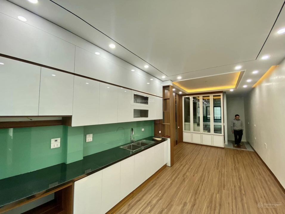 Hiếm! Nhà Dịch Vọng - Cầu Giấy, ô tô 10m, hai thoáng, mới, dt 42m2, 4.2 tỷ